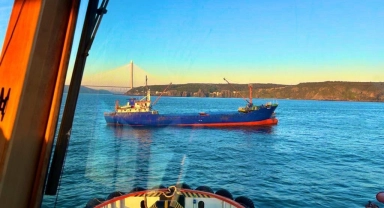 İstanbul Boğazı'nda gemi trafiği çift yönlü ve geçici olarak askıya alındı