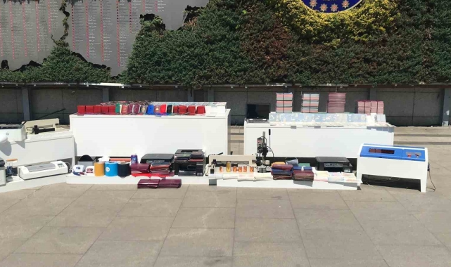 İstanbul'da sahte pasaport operasyonu: 5 kişi yakalandı