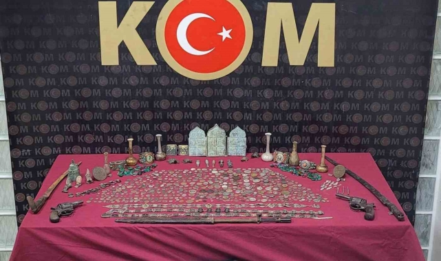 İzmir'de 9 milyon 500 TL değerinde tarihi eser ele geçirildi