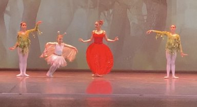 İzmir'de balerinlerin gösterisi hayran bıraktı