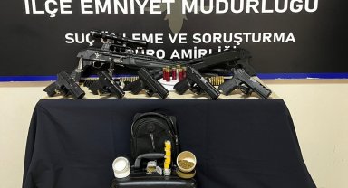 İzmir'de zehir tacirlerine şafak operasyonu