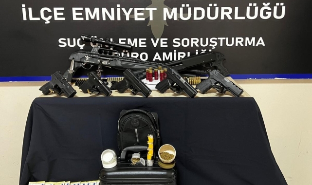 İzmir'de zehir tacirlerine şafak operasyonu