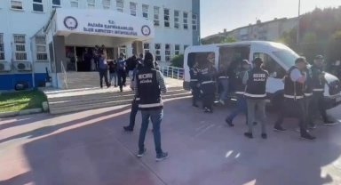 İzmir'deki yasa dışı silah ticaretine 7 tutuklama