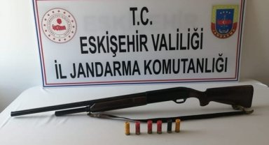 Jandarma ruhsatsız tabanca ve av tüfeği ele geçirdi