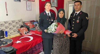 Jandarma şehit annelerini unutmadı