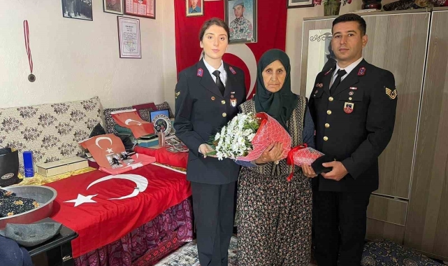Jandarma şehit annelerini unutmadı
