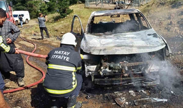 Jeneratörde başlayan yangın, pikapı kullanılmaz hale getirdi