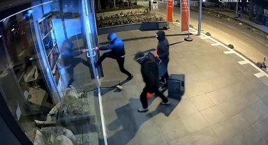 Kadıköy'de dakikalar içerisinde 2 buçuk milyonluk mücevher hırsızlığı kamerada