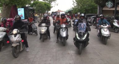 Kadıköy'de motokuryeler 'Ata Emre' için kornaya bastı