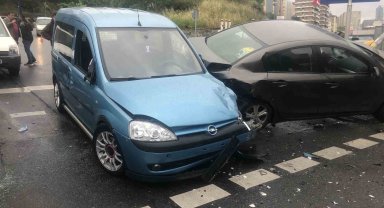 Kağıthane'de sağanak yağış kaza getirdi: 4 yaralı