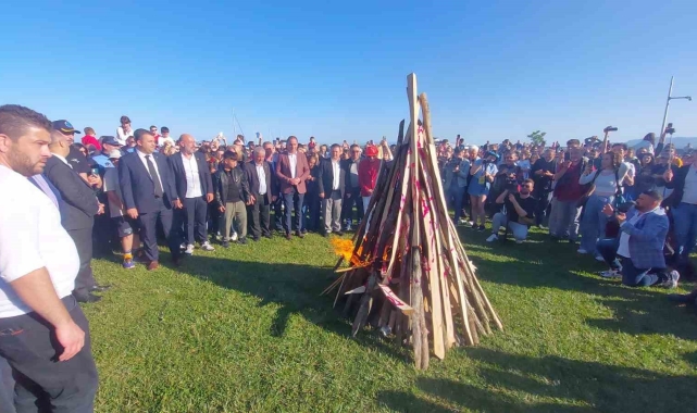 Kakava ateşi ilk kez Tekirdağ'da yakıldı: Sokaklar doldu taştı