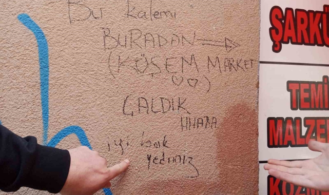 Kalem çaldıkları bakkalın duvarına yazdıkları yazıda suçlarını itiraf edip dalga geçtiler
