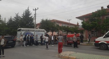 Kamyonetle çarpışan motosiklet sürücüsü yaralandı