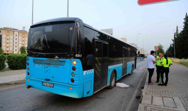 Kapısından düştüğü otobüsün altında kalan Özbek kadın yaralandı
