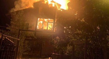 Karabük'te iki katlı ev alevlere teslim oldu