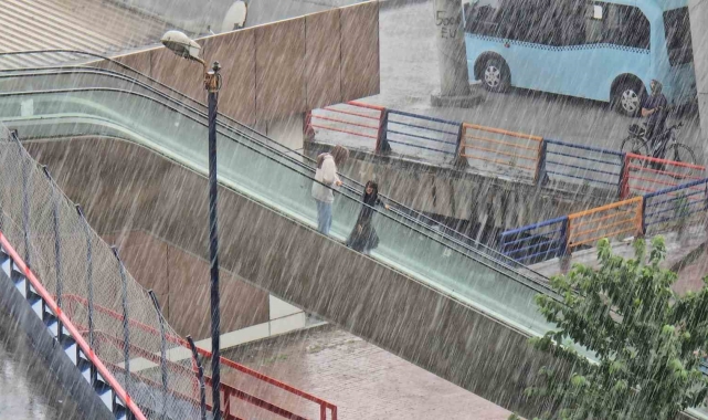 Karabük'te yıldırımlar peş peşe çaktı