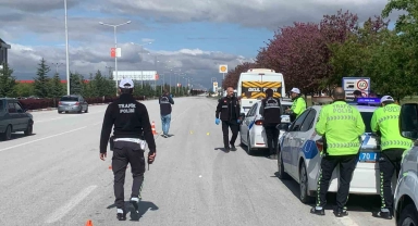 Karaman'da minibüsün çarptığı yaşlı adam ağır yaralandı