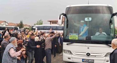 Karaman'dan ilk hac kafilesi dualarla uğurlandı