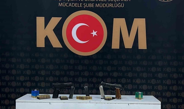 Kars'ta polis çok sayıda silah ele geçirdi