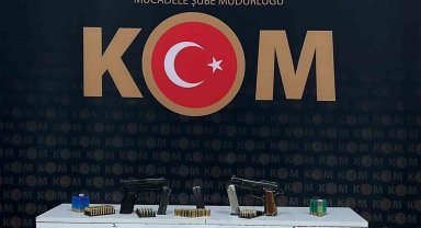 Kars'ta polis çok sayıda silah ele geçirdi