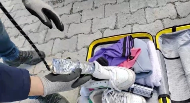 Kars'ta spor ayakkabıdan uyuşturucu çıktı