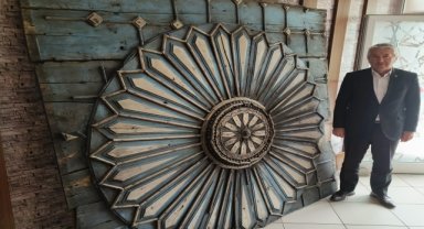 Kastamonu'da yıkılan tarihi evin tavan süslemesi İhsangazi Belediyesinde sergileniyor