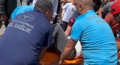 Kazada otomobilde sıkışan şahıs itfaiye ekiplerince çıkartıldı