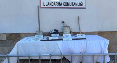 Kazdıkları çukurda yakalandılar