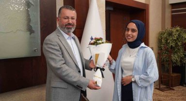 KBÜ'DE Hemşireler Haftası'nda Hemşirelik Bölümü öğrencilerine tohum hediye edildi