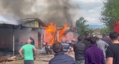 Kereste atölyesi alev alev yandı