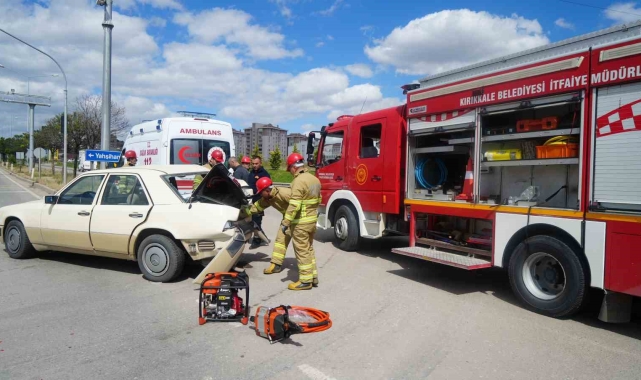 Kırıkkale'de tır ile otomobil çarpıştı: 2 yaralı