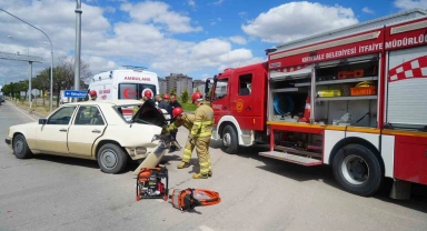 Kırıkkale'de tır ile otomobil çarpıştı: 2 yaralı