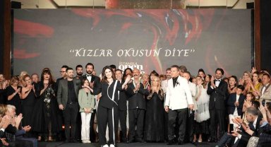 Kız çocuklarının okumasına dikkat çekmek için podyuma çıktılar