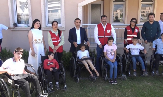Kızılay'dan Silopi'de 9 engelli çocuğa tekerlekli sandalye