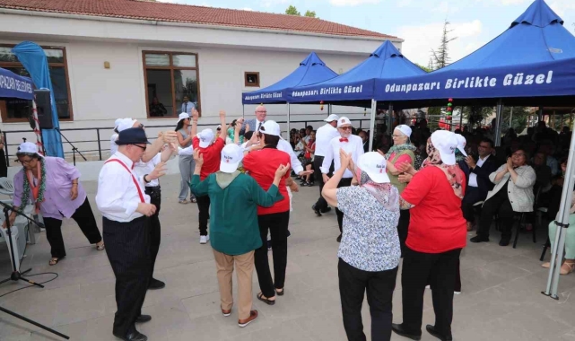 Koca Çınarlar bahar şenliği yaptı, Başkan Kurt da onlara eşlik etti