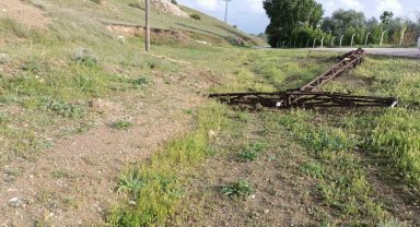 Kontrolden çıkan araç elektrik direğine çarptı: 2 yaralı