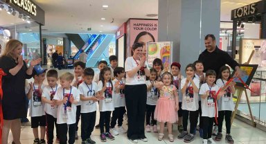 Konuşmadan önce resim yapmayı öğrendi