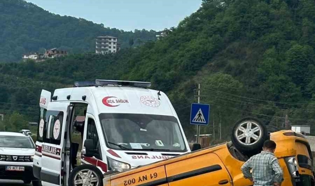 Köpeğe çarpmamak için manevra yapınca ticari taksi takla attı