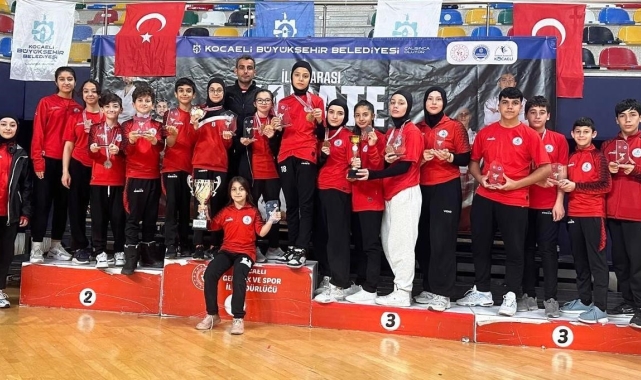 Körfezli karateciler madalyaları topladı