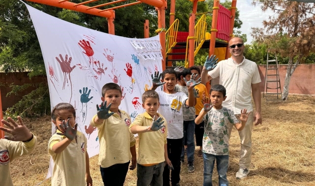 Köy okulunu sanat atölyesine çevirdiler