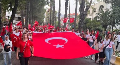 Köyceğiz'de 19 Mayıs coşkusu gençlik yürüyüşü ve Kolpa konseri ile devam etti