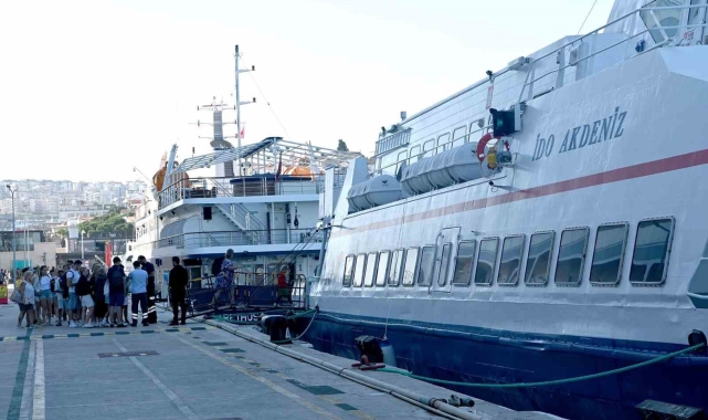 Kuşadası'ndan Sisam'a olan feribot seferlerine yoğun ilgi
