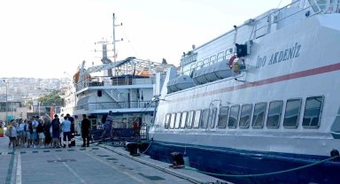 Kuşadası'ndan Sisam'a olan feribot seferlerine yoğun ilgi