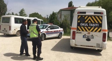Kusurlu bulunan 2 okul servis şoförüne 2 bin 196 TL trafik cezası kesildi