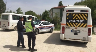 Kusurlu bulunan 2 okul servis şoförüne 2 bin 196 TL trafik cezası kesildi
