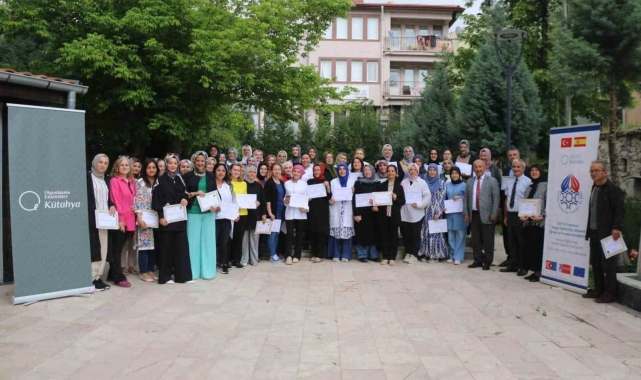 Kütahya'da Olgunlaşma Enstitüsü personeline başarı ve teşekkür belgesi