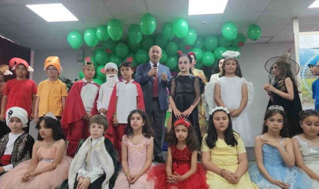 Kütahya'da "Pamuk Prenses ve 8 Cüceler" adlı tiyatro oyunu sahnelendi