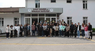 Lise öğrencileri Düzce Üniversitesi Sanat Tasarım ve Mimarlık Fakültesi'ni gezdi