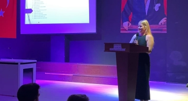 Lösemiyi yendi mücadelesini ve başarı hikayesini arkadaşlarıyla paylaştı