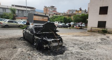 Lüks otomobil küle döndü